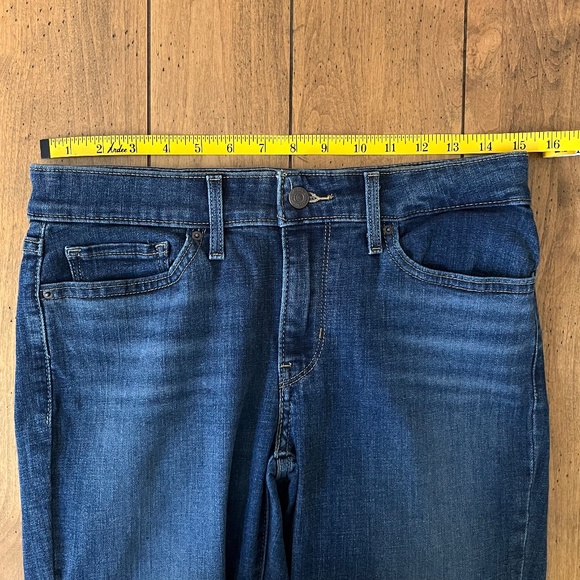 Levis Medium Wash 711 Skinny Jeans (Size 28) - Picture 5 of 10